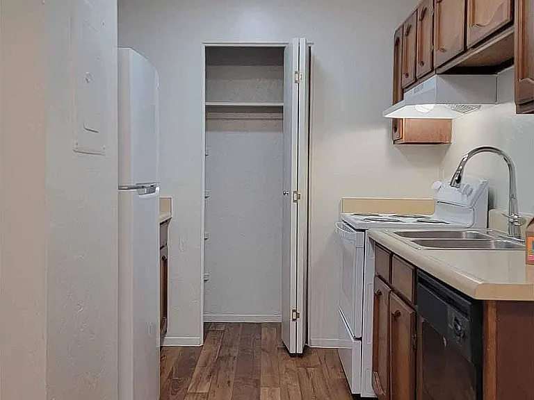 1X1GLW_KITCHEN_221376