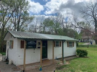 107 W 3rd St, Greenfield, MO 65682