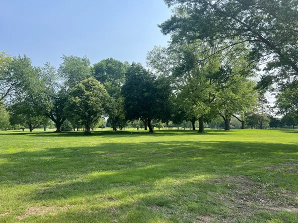 9 River Ln, Kankakee, IL 60901