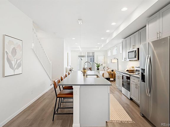 5th image of 911 Tennyson Street