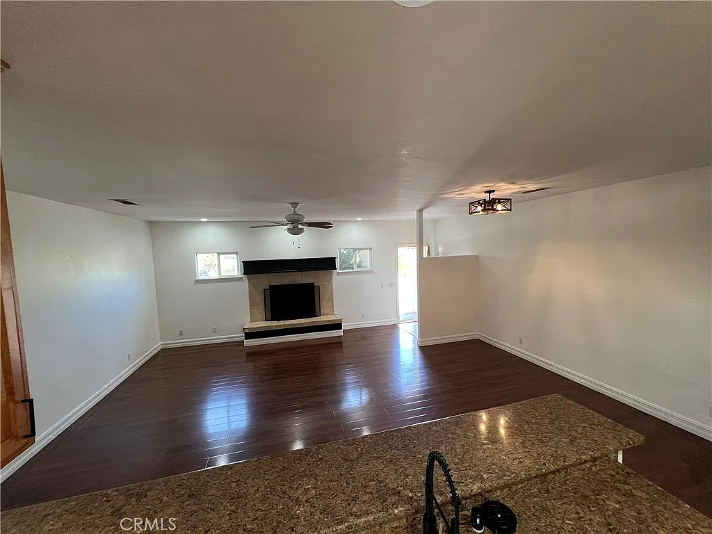 5 bed, 1925 sqft, $3,300 — Photo 4