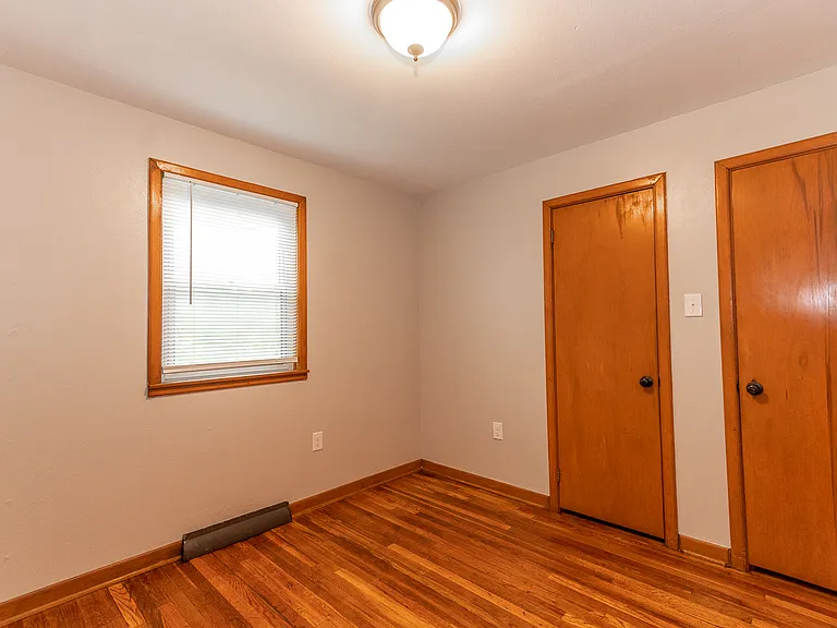 437 Elizabeth St — Photo 15