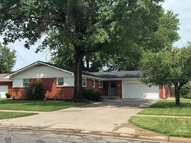 840 N Waddington Ave — Photo 1