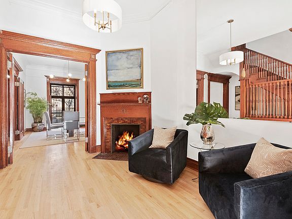 3rd image of 230 W 139th St