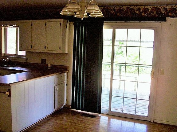 4th image of 4215 Davis Ln