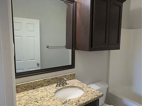 5th image of 710 NE 20th Ter
