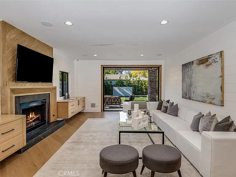 14803 Otsego St — Photo 10