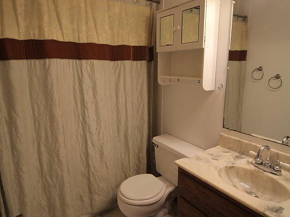 3rd image of 2200 W Plum St