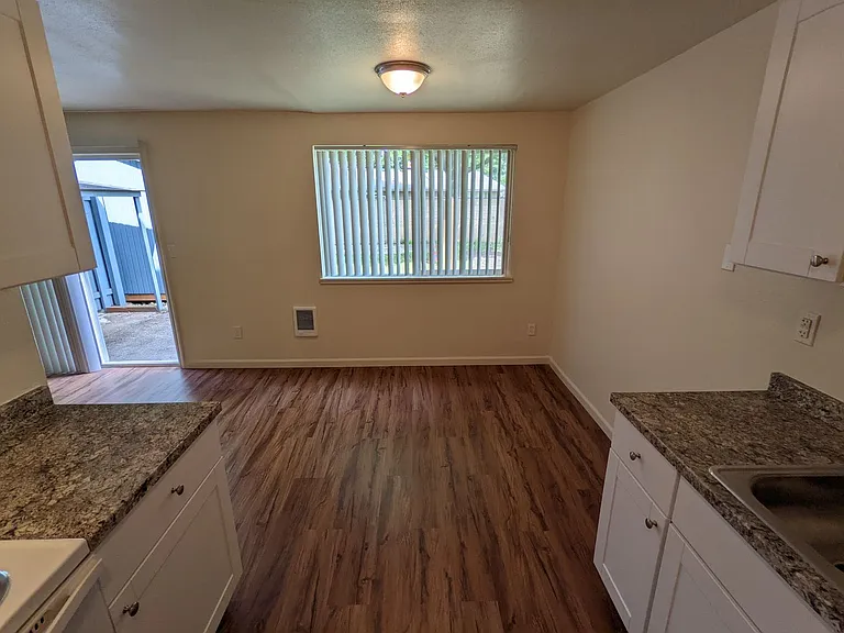 7815 NE 117th Ave — Photo 8