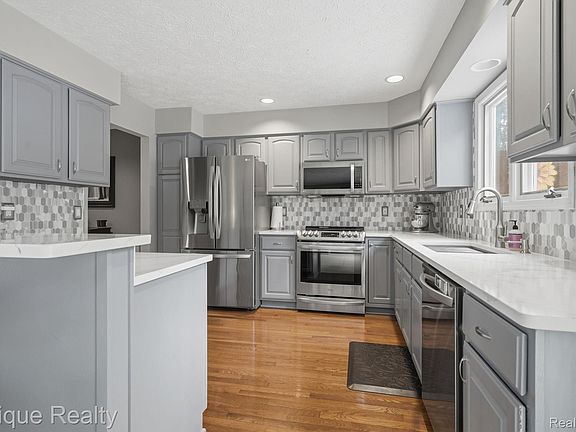 5th image of 6607 Ridgeview Dr