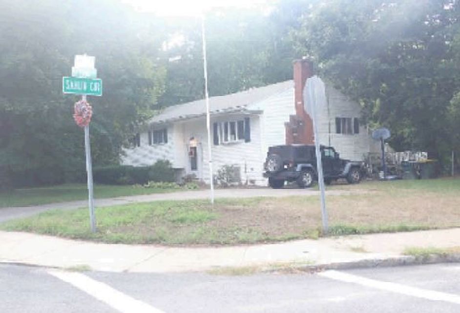 1st image of 1296 Pond St