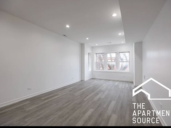 3rd image of 1018 N Hamlin Ave #2