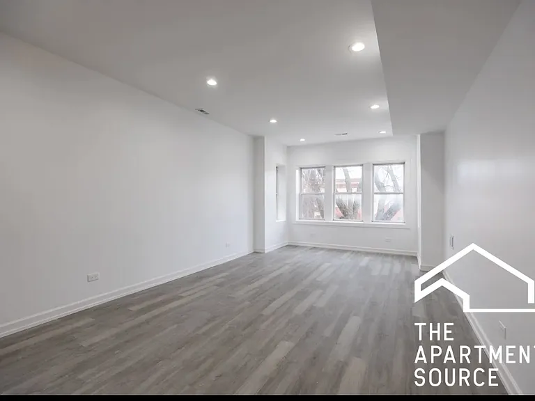 1018 N Hamlin Ave #2 — Photo 3