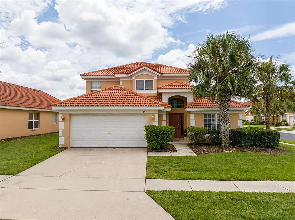 4 bed, 3.0 bath, 2106 sqft, $2,800 — Photo 1