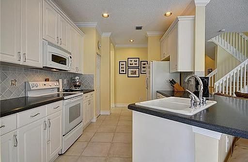 3rd image of 7853 Manor Forest Ln