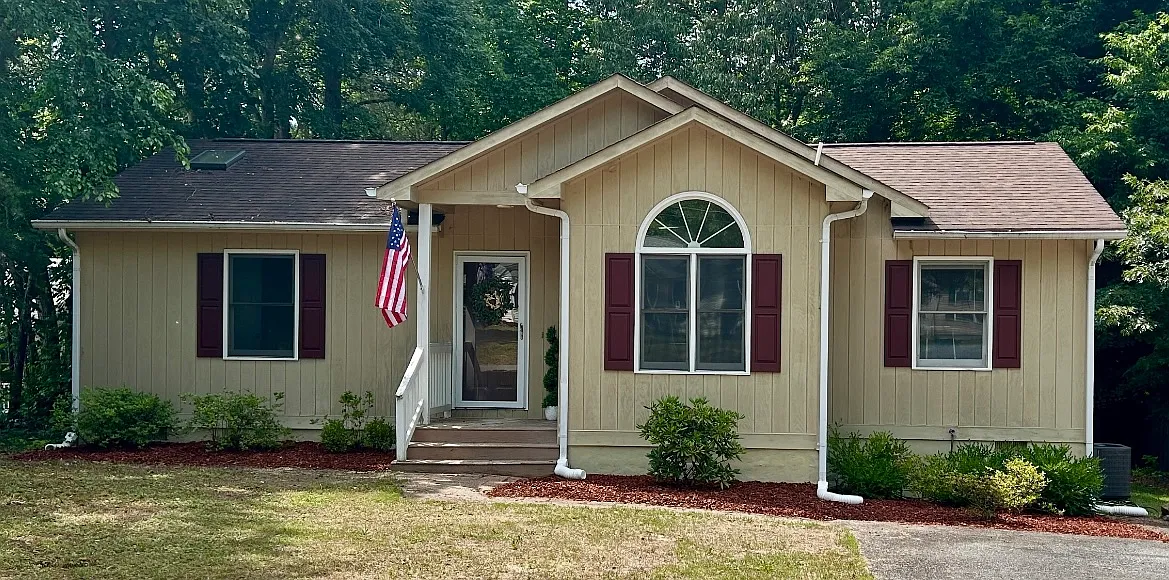 233 Washington Dr — Photo 1
