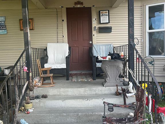 2nd image of 200 E 3rd St