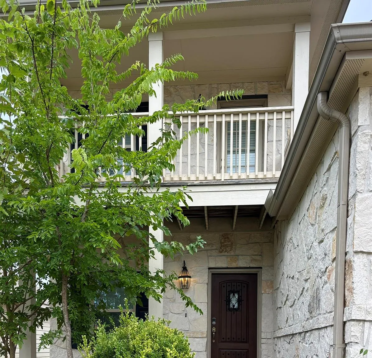 4 bed, 2.5 bath, 1942 sqft, $2,100 — Photo 3