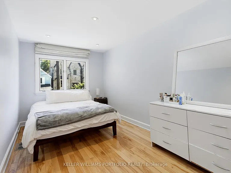 222 Hillsdale Ave E — Photo 22