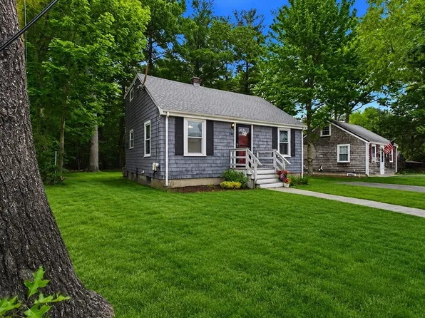 198 Pond St, Rockland, MA 02370