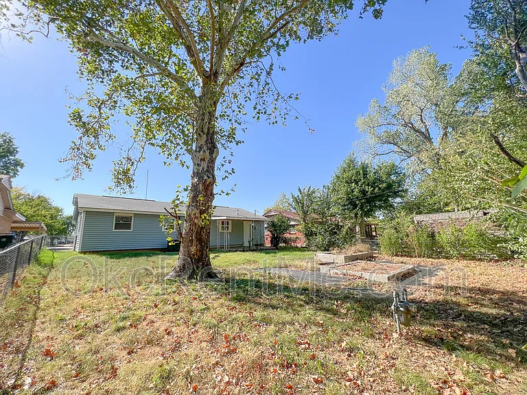 1900 N Mitchell Dr — Photo 31