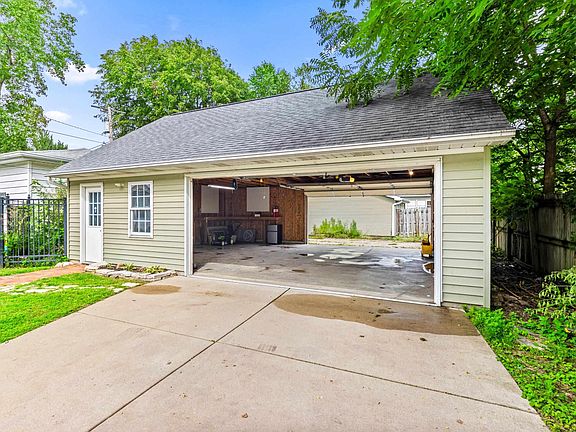 4th image of 1018 N Parkside Dr