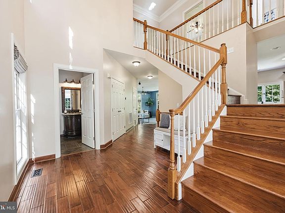 4th image of 16495 Hayes Ln