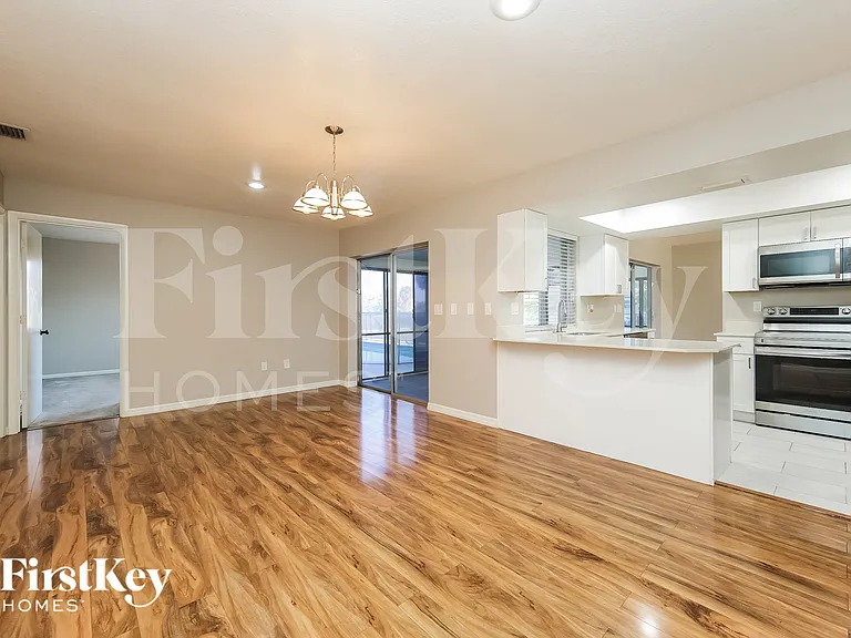 2144 Pellam Blvd — Photo 3