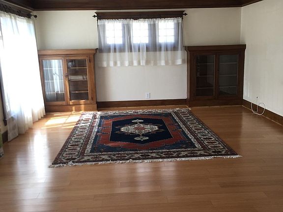 3rd image of 122 N Serrano Ave