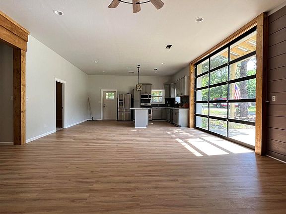 3rd image of 1369 Edgemont Rd