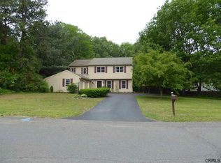 104 Sand Pine Ln, Albany, NY 12203