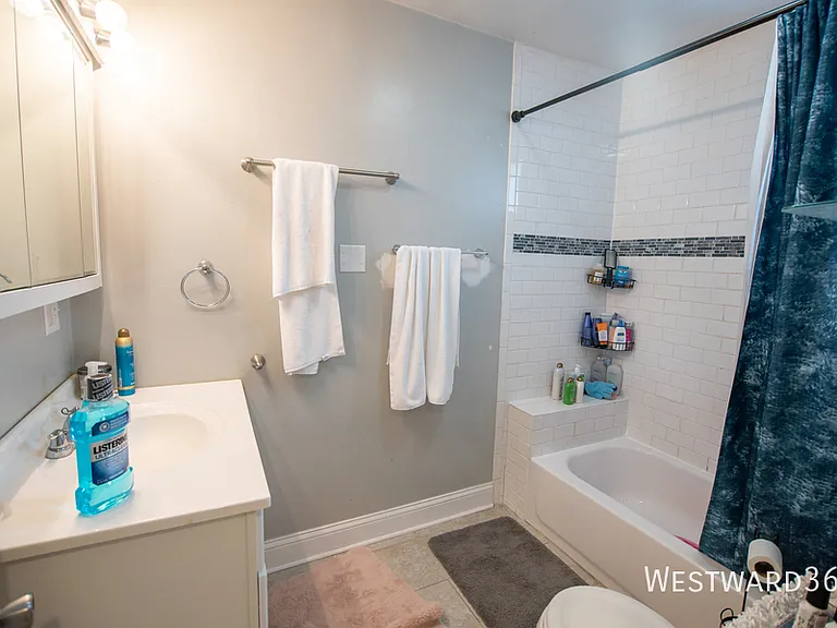 2844 N Whipple St #CH1 — Photo 5