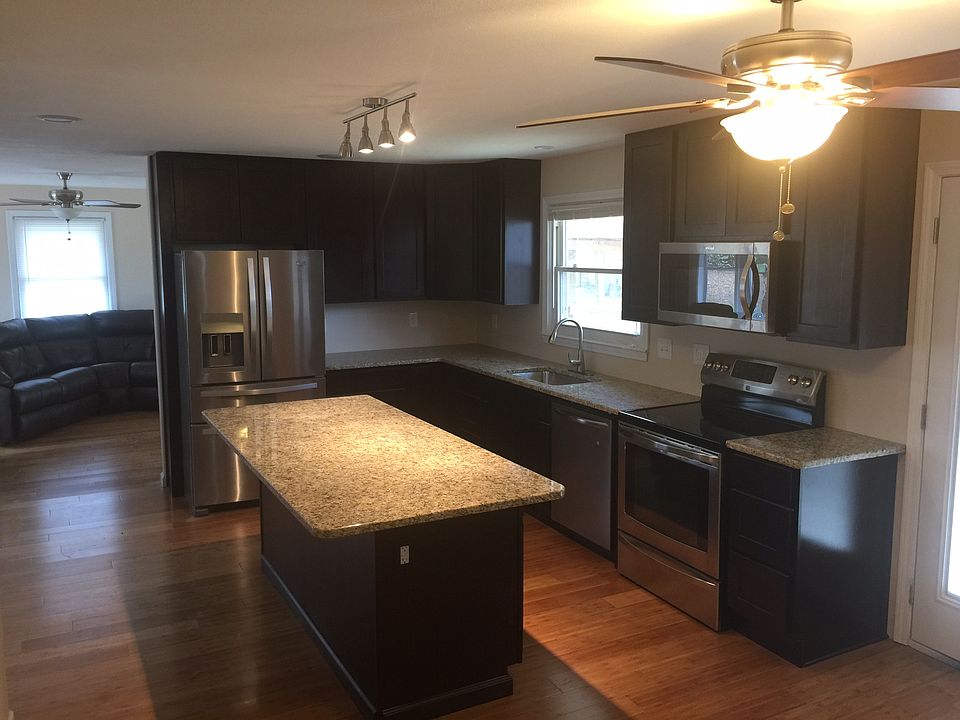 2nd image of 1015 Floy Ln