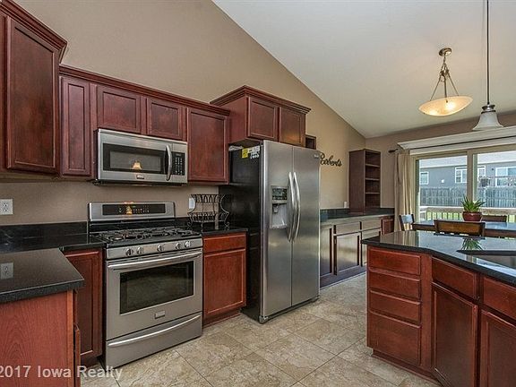 5th image of 4715 NE Hillcrest Ct