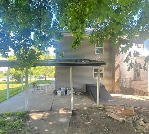 3rd image of 77 W Pine St