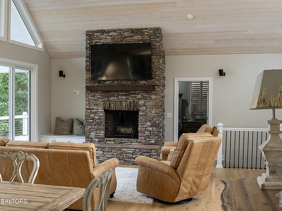 4th image of 1401 Lakeview Dr