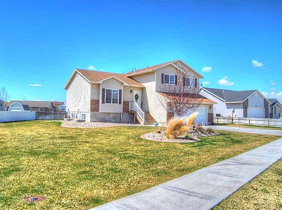 2nd image of 2180 S High Desert Dr