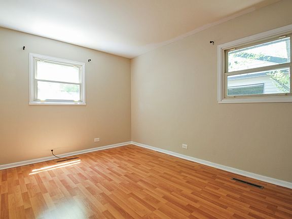 5th image of 332 Hazelwood Ln
