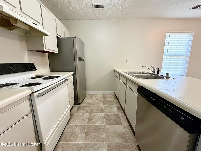 446 Joy Ave #2 — Photo 4