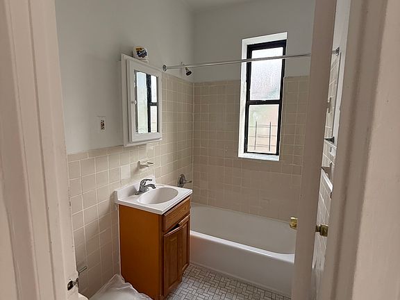 5th image of 1738 University Ave #2