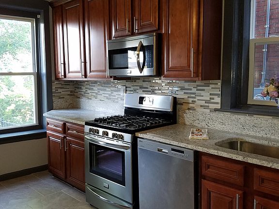 2nd image of 4942 Odell St
