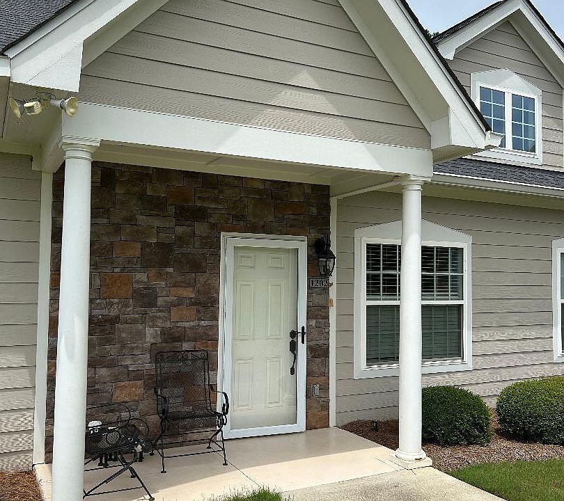 1st image of 1202 Village Blvd SE