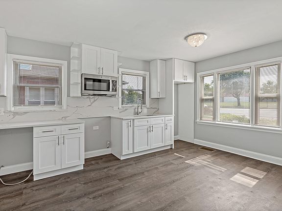 3rd image of 758 E Sibley Blvd