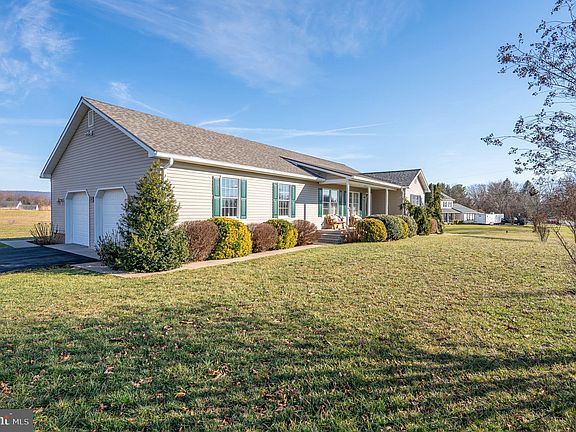 3rd image of 18 Whispering Pines Way