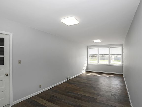 4th image of 423 Morse Dr