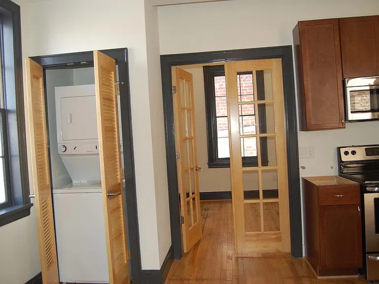 420 E Grace St — Photo 4