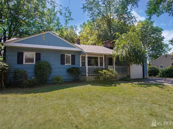 38 Magnolia St, Edison, NJ 08817