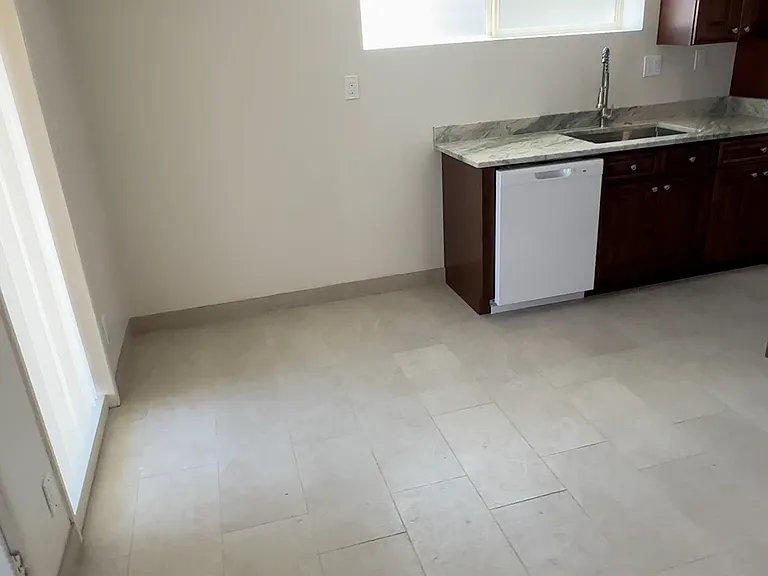 2110 N Sycamore Blvd — Photo 12