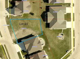 1509 Stone Ln, Waverly, IA