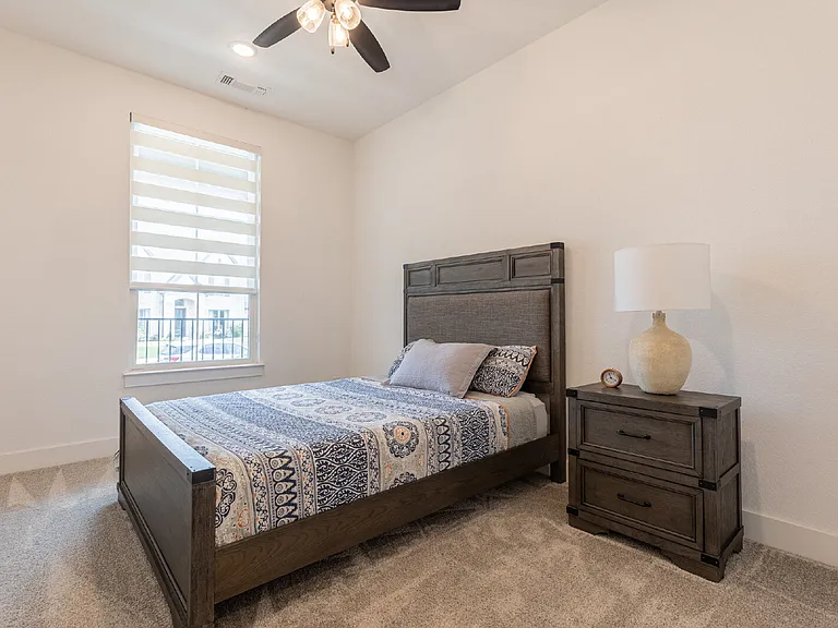208 Sadaba St — Photo 28